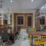 Reddoorz Plus Near Cambridge City Square 2