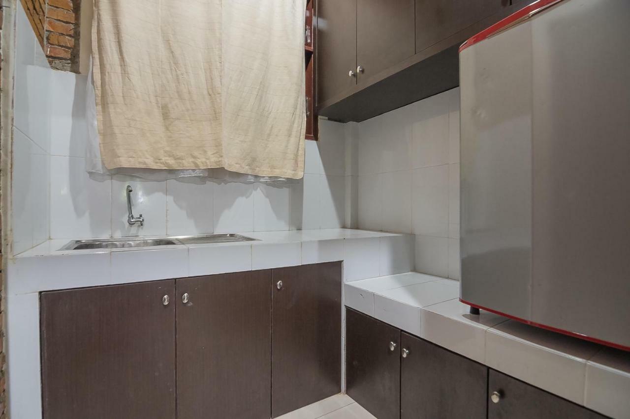 Reddoorz Near Cambridge Square 2 Medan