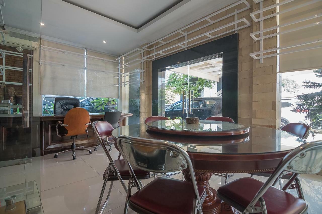Reddoorz Near Cambridge Square 2 3* Medan