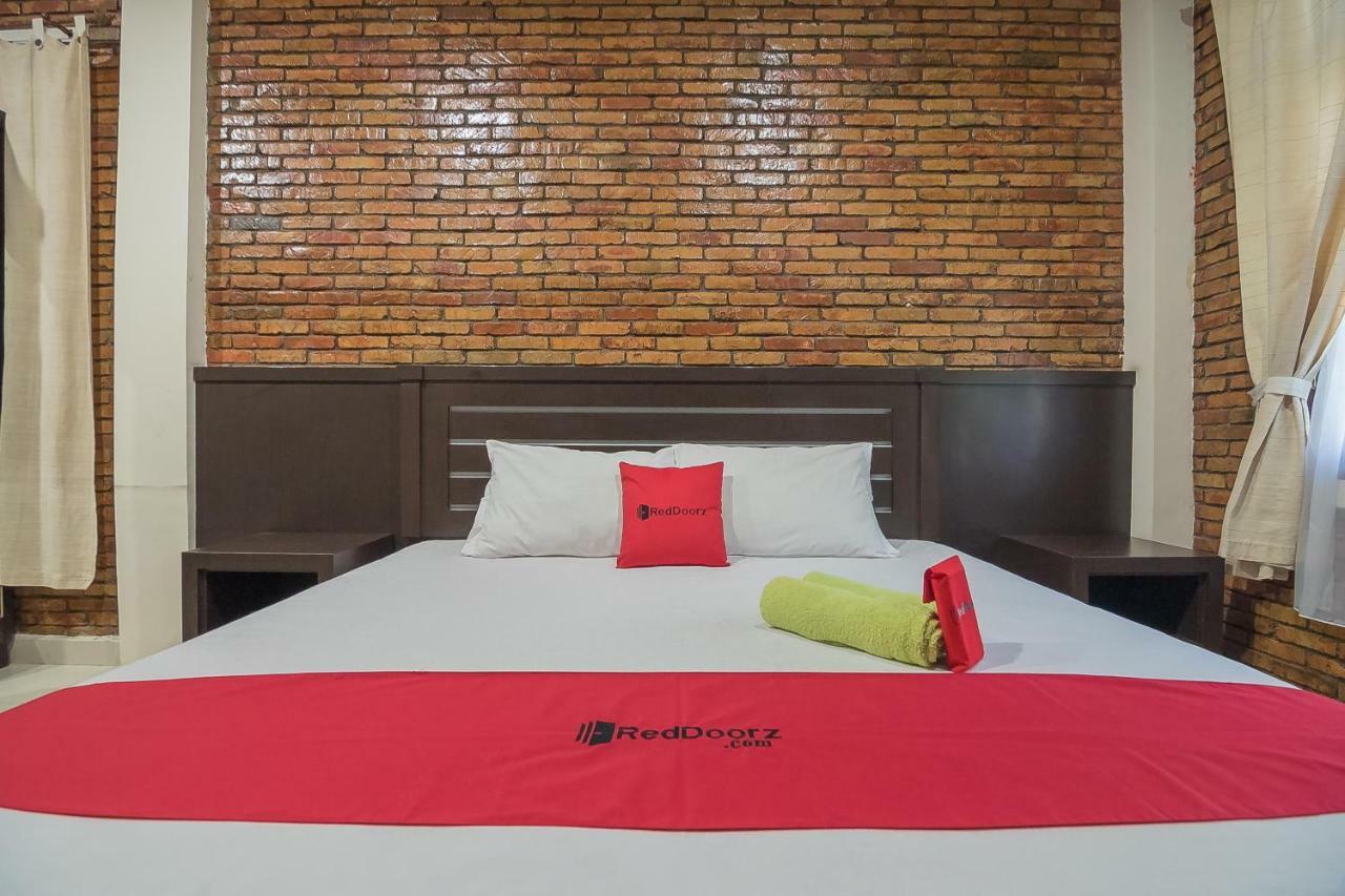 Reddoorz Near Cambridge Square 2 Wisma tamu Medan