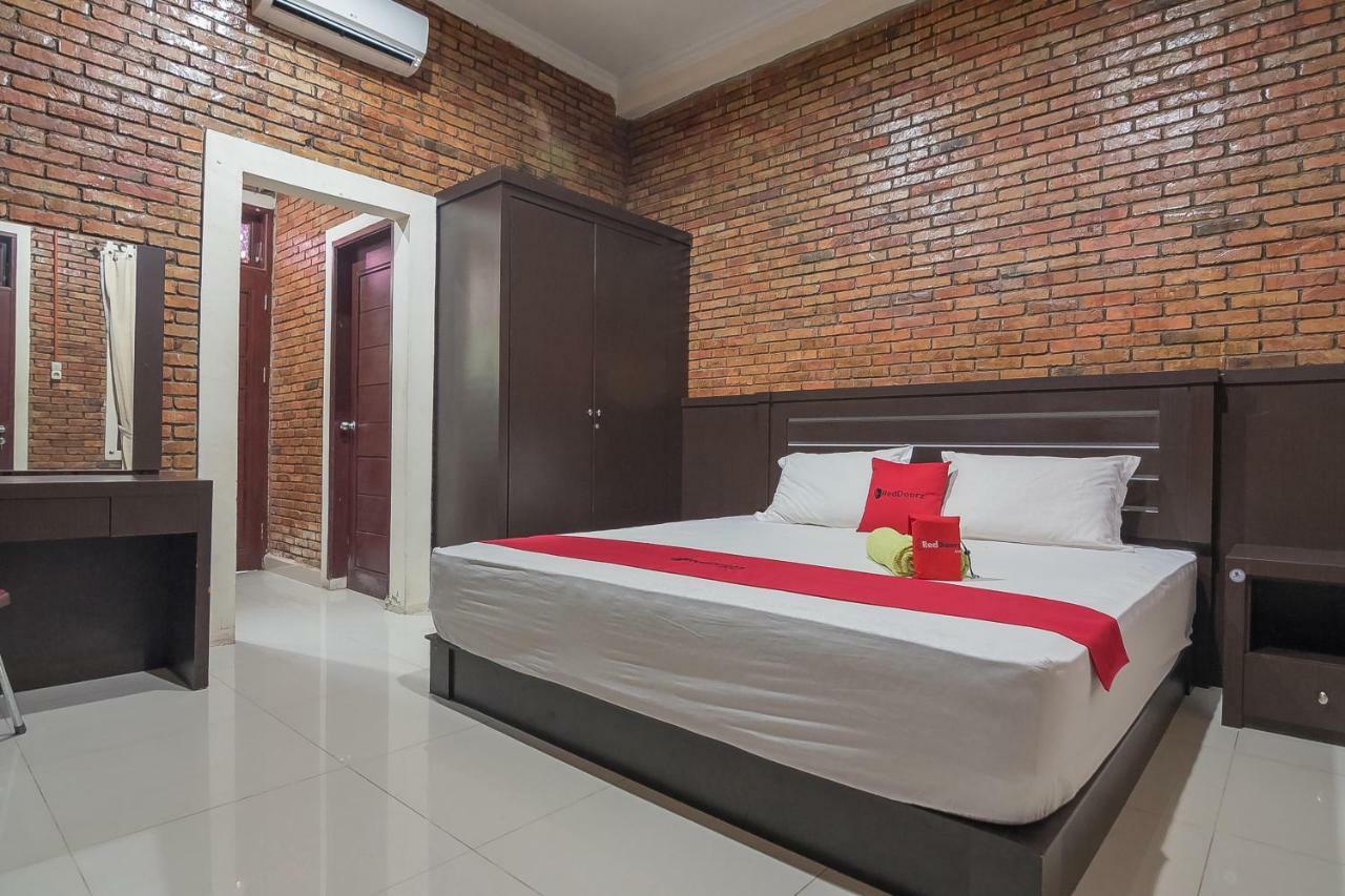 Reddoorz Near Cambridge Square 2 Wisma tamu 3*
