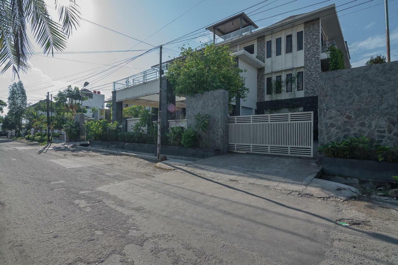 Reddoorz Near Cambridge Square 2 3* Medan